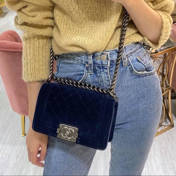 ⭐️SOLD⭐️Chanel Boy Flap Bag Quilted Velvet Small - Picture 11 of 15